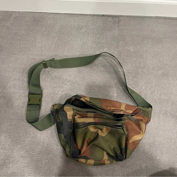 Herschel Supply Company Handbags - Herschel NBA Golden State Warriors Hip pack Camo Waist Bag